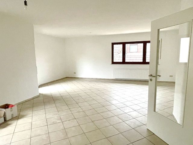 Wohn-/Essbereich mit Zugang zum Balkon