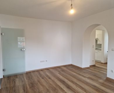 Perfekt für Singles oder Paare: modernisierte 3-Zimmer-Wohnung