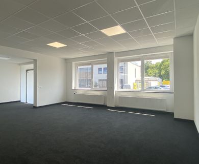 KERNSANIERTE BÜROFLÄCHE IM EG MIT LICHTKUPPEL – ca. 202 M², OPTIONAL ERWEITERBAR