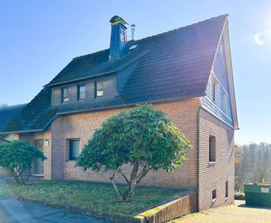 *RESERVIERT*Renovierungsbedürftiges Zweifamilienhaus mit großem Garten in ruhiger Ortsrandlage von Morsbach!