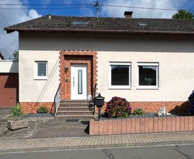 Attraktives, gepflegtes Wohnhaus in ruhiger Lage nahe Anhausen – Einziehen und Wohlfühlen!